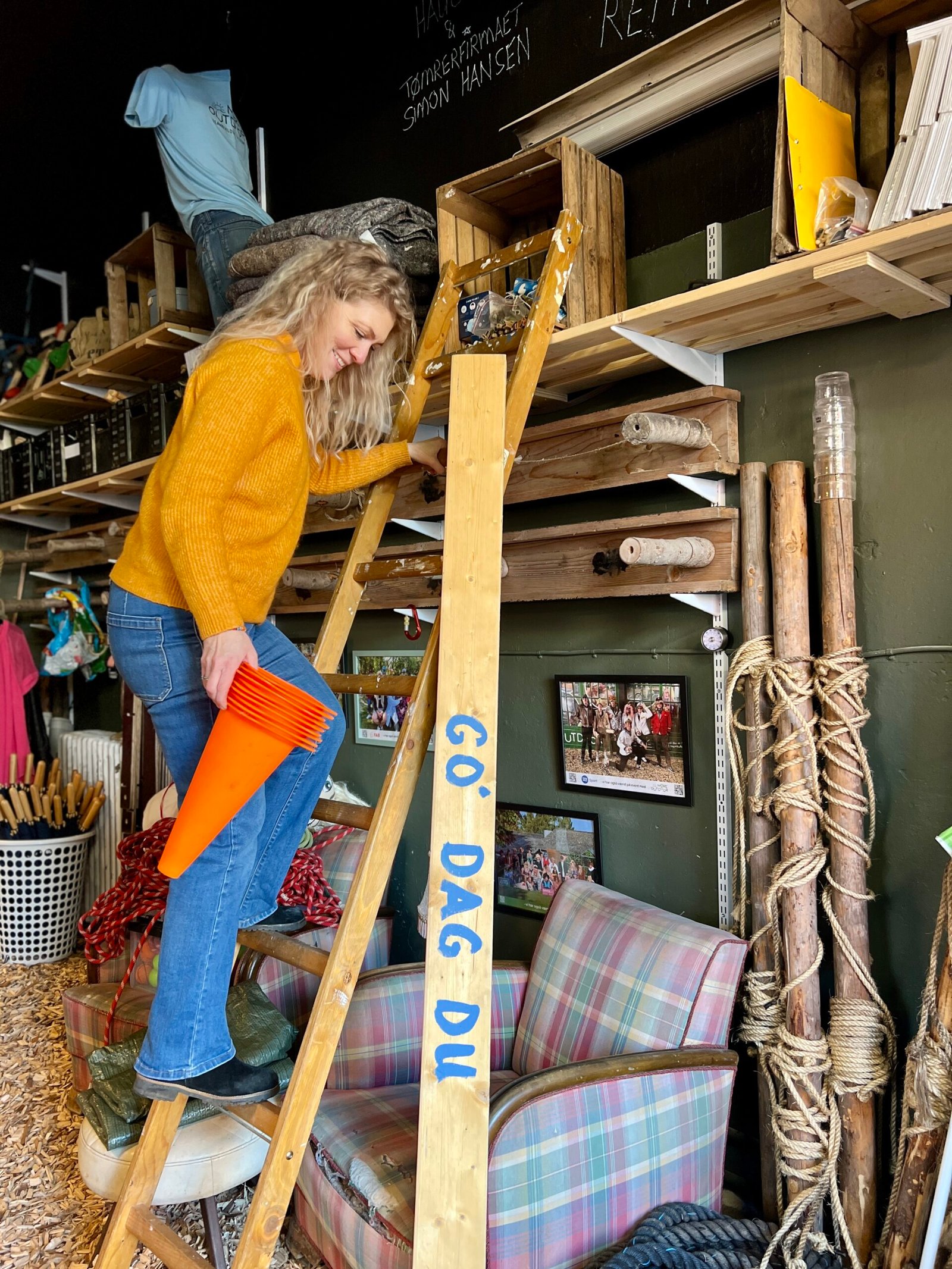 Trine gør klar til event Klargøring til event